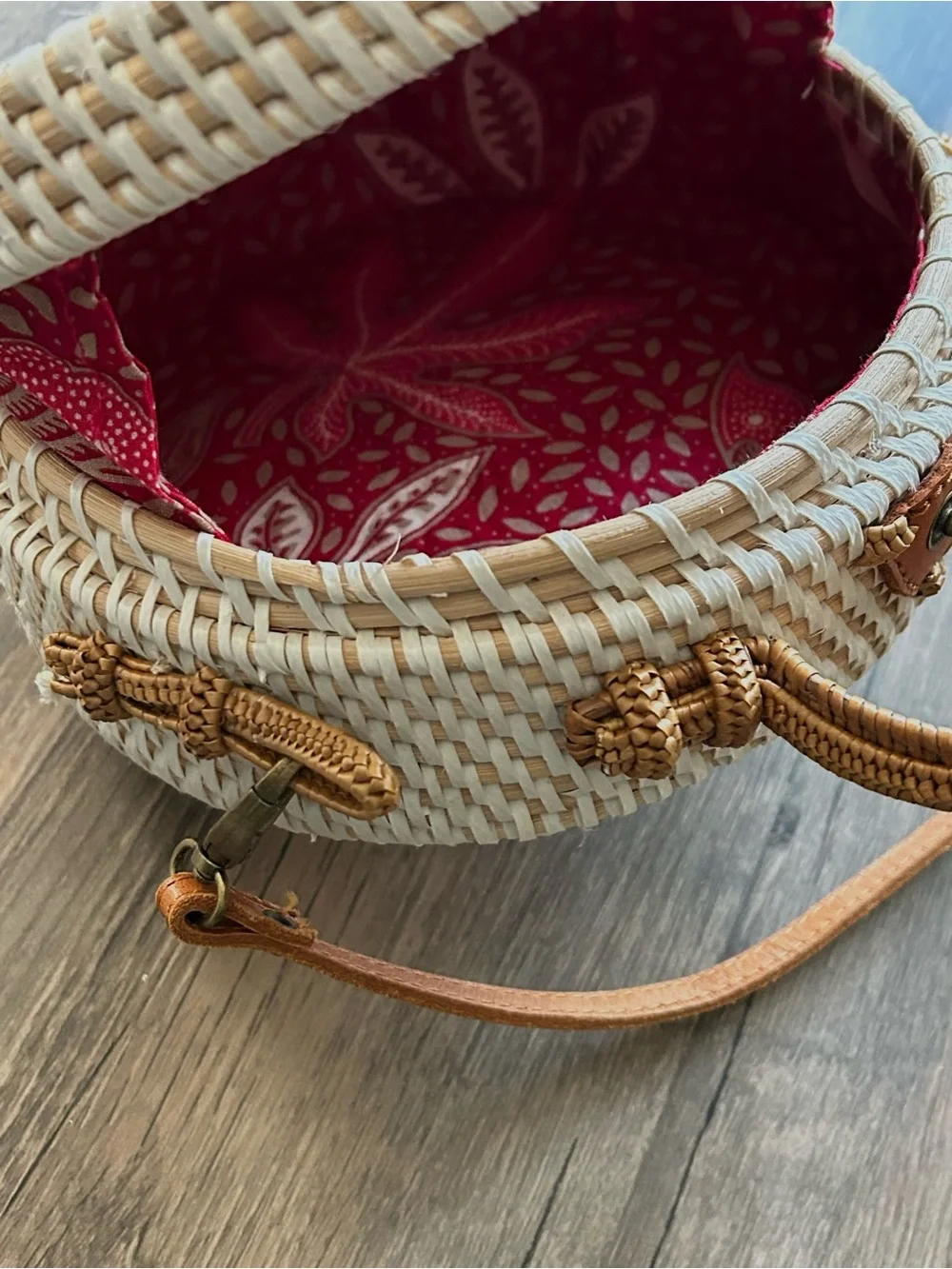 Round Woven Straw Crossbody Bag with Tan Trim - Picture 3 of 4